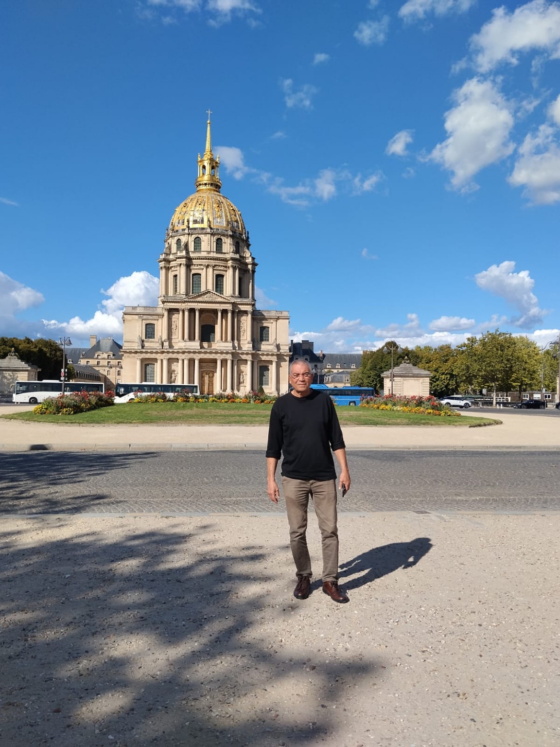 Rodolphe Simon Durand devant le dôme des Invalides à Paris